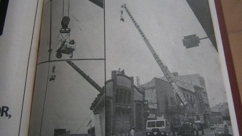 31. josep Castellà ens envia la foto de la portada del 21 de Juny de 1978, desmontant-se l'antena situada a la avinguda de Catalunya al servei de Ràdio Tàrrega durant 24 anys 