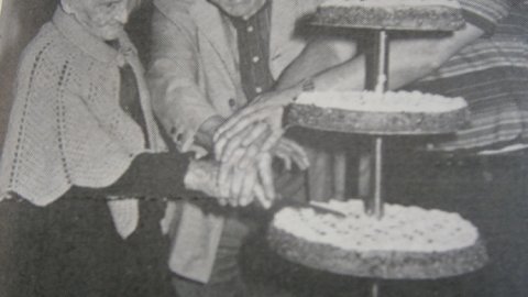 37. Josep Castellà ens envia una foto de Jaume Calafell publicada el 15 de juliol de 1978. Correspon a la informació del 7è aniversari de Càritas Parroquial, que des de l'Hospital emetia Ràdio Tàrrega cada primer divendres de mes