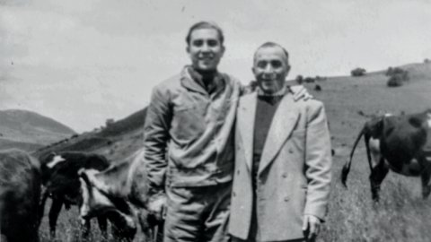 Pare i fill es retroben al cap de 10 anys. L'Àngel Devant amb el seu pare, Josep, exiliat a Usme, prop de Bogotà. Colòmbia any 1947-48