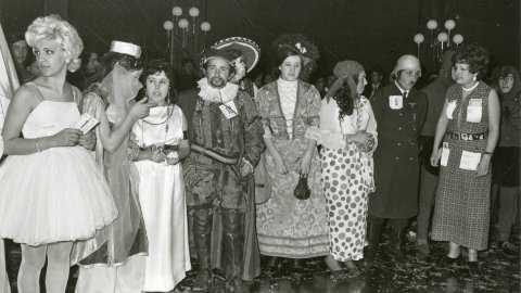 Un grup de participants al Carnaval de la Kipps del 1971 