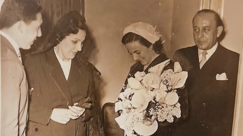 27 d'abril de 1953, na Maria Pedró amb la seva filla i núvia Rosa Rosell, i el seu cunyat Anton Bonastre