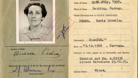 Certificat de residencia de Maria Pedró a Anglaterra. 1956