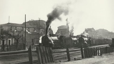 Dos combois de tren a l'estació targarina, l'any 1945