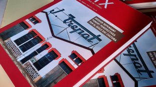 Exemplars del número 35 de la revista 'URTX'