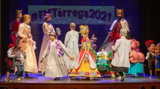 L'acte va acabar amb l'escenari ple amb els elements que van participar a l'Eixideta