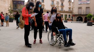Joves de Tàrrega analitzen l'accessibilitat d'una vintena d'equipaments públics