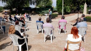 L'Espai Companys del Tarròs exposa una part de la barana del pont Avenida d'Irun