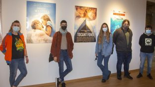 Cartells de pel·lícules amb els títols modificats a l'exposició