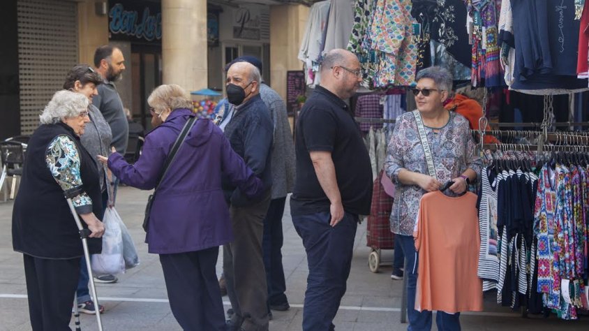 Visitants al mercat setmanal