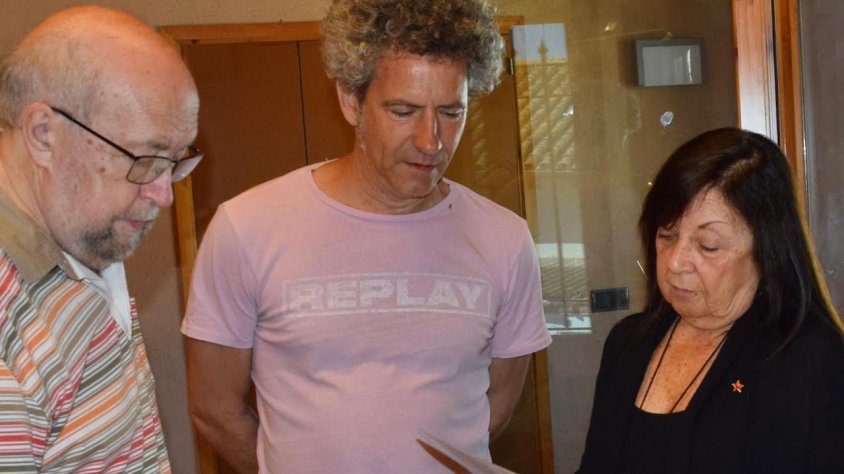 Entrega de la carta a la filla de Pedrolo, Adelais