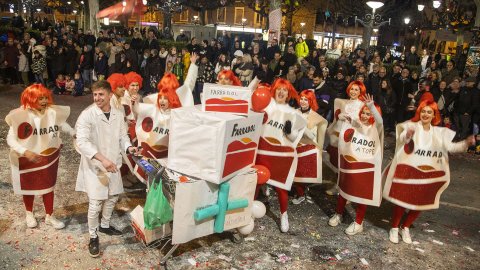 Multitudinària rua de Carnaval a Tàrrega