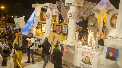 Multitudinària rua de Carnaval a Tàrrega