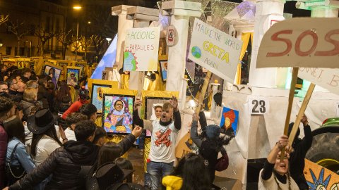 Multitudinària rua de Carnaval a Tàrrega