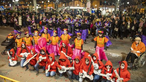 Multitudinària rua de Carnaval a Tàrrega