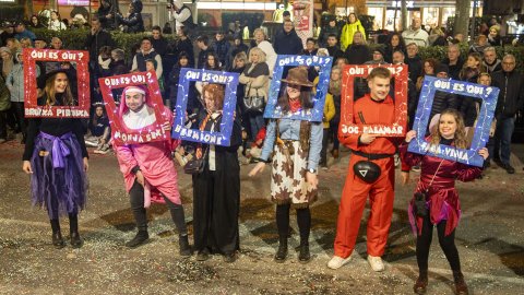 Multitudinària rua de Carnaval a Tàrrega