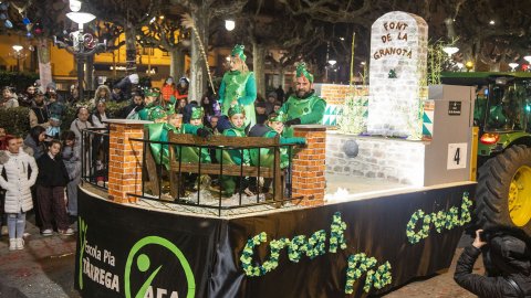 Multitudinària rua de Carnaval a Tàrrega