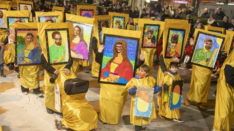 Multitudinària rua de Carnaval a Tàrrega