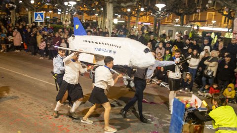 Multitudinària rua de Carnaval a Tàrrega