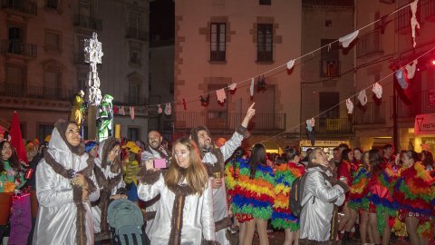 Multitudinària rua de Carnaval a Tàrrega