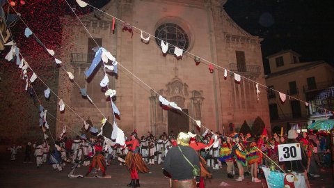 Multitudinària rua de Carnaval a Tàrrega