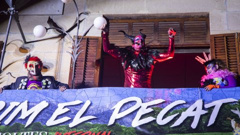 Multitudinària rua de Carnaval a Tàrrega