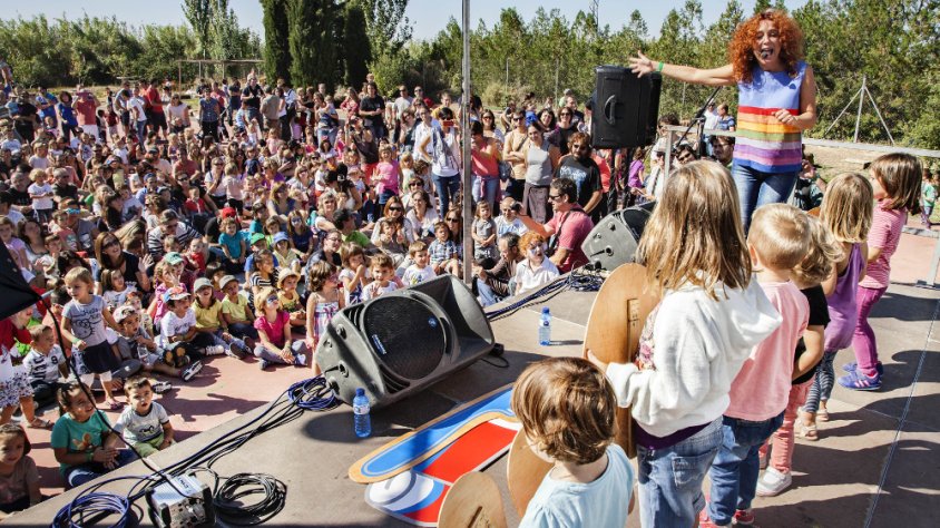 Actuació de Dàmaris Gelabert a Lo Closcamoll