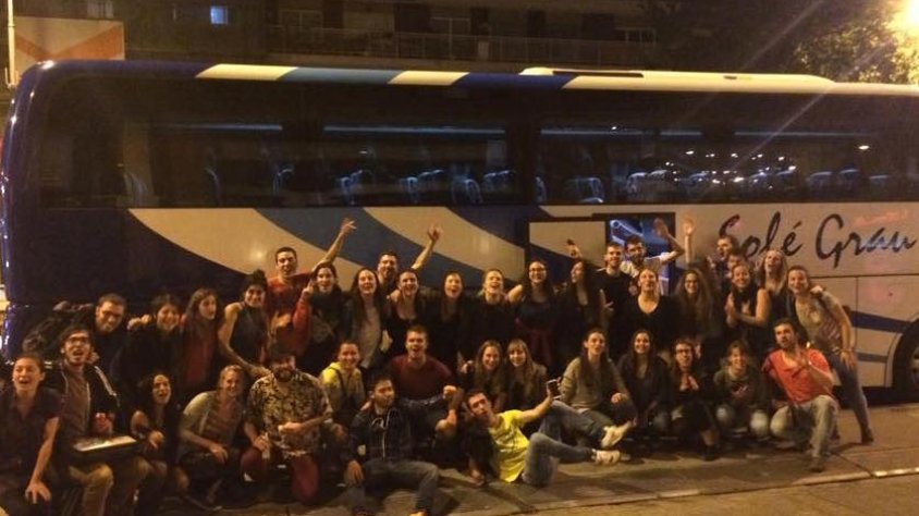 Els passatgers d'un dels busos que s'han organitzat aquest estiu