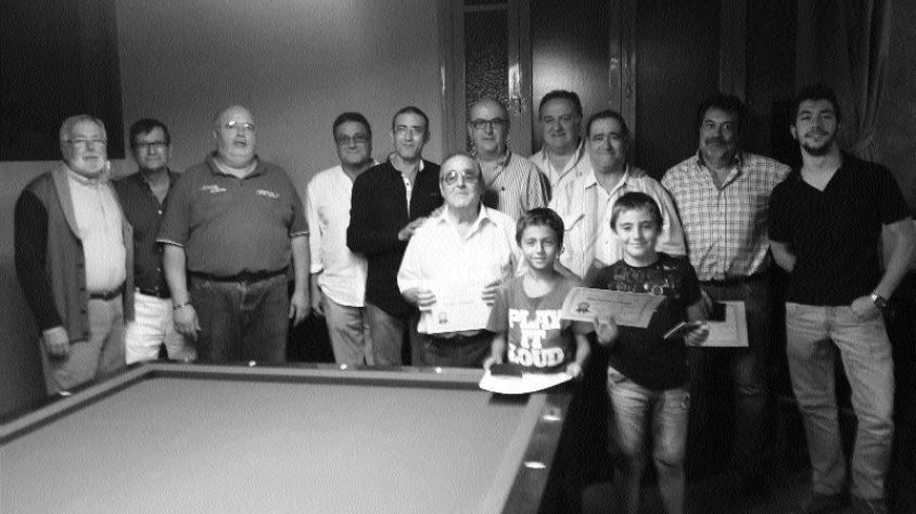 Foto de família final del primer curs base de billar de l’Ateneu