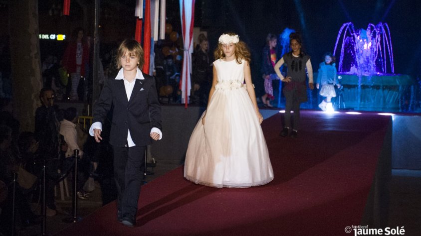 Un moment de la desfilada de la Nit Boja