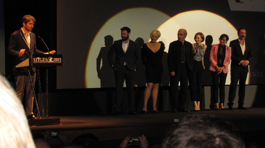 El director de la cinta va presentar-la juntament amb els actors