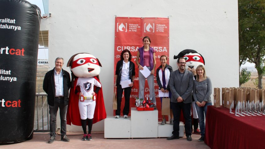El podi de la cursa llarga en categoria femenina