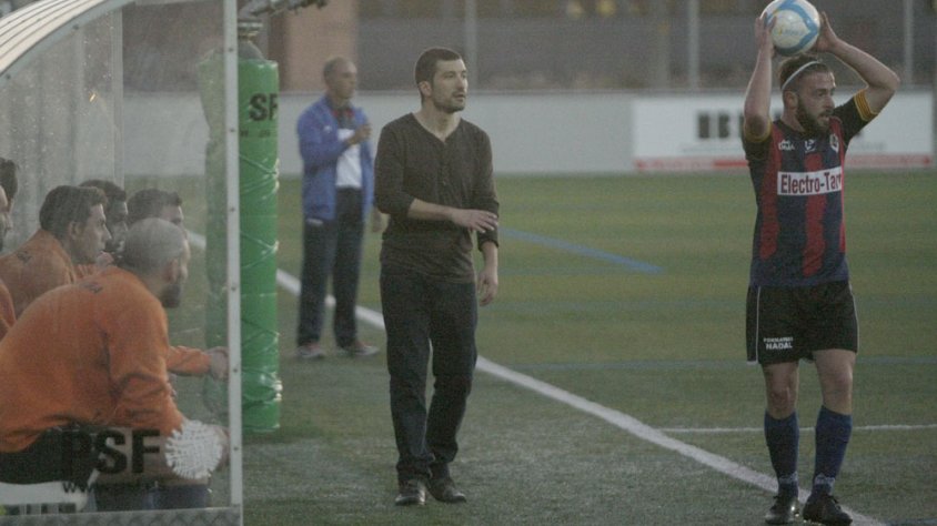Xavi Melero va dirigir l'equip contra el Torrefarrera