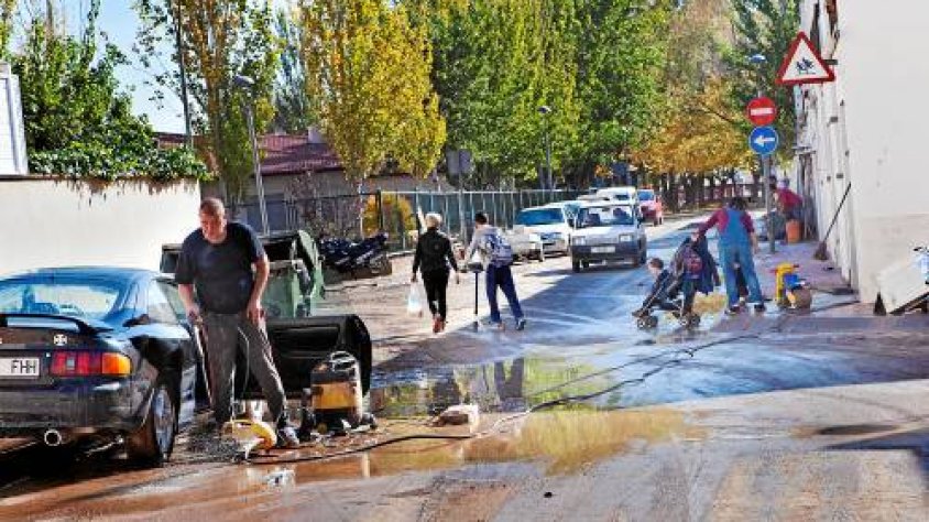 El carrer Ensenyament, un dels més afectats per la riuada, mostrava ahir aquest aspecte