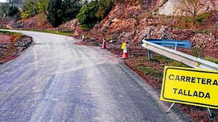 Una de les carreteres afectades per l'aigua