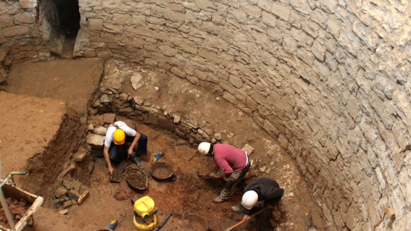 Imatge dels treballs a l'interior del pou