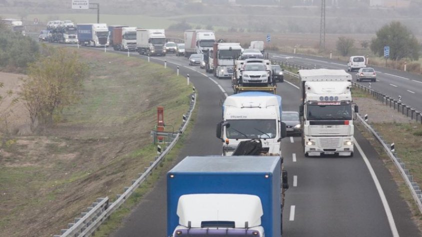Les cues que es van formar ahir al matí a l'A-2 a Tàrrega