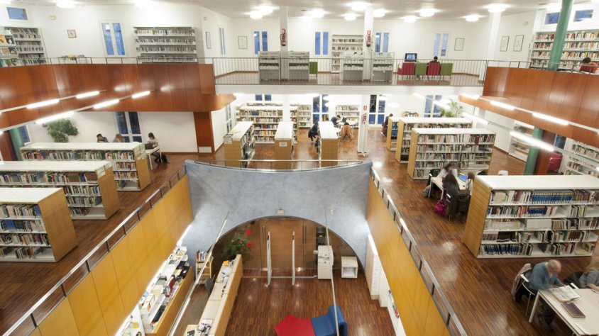 Imatge de l'interior de la Biblioteca Comarcal de Tàrrega