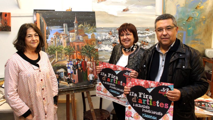 L'artista Carmina Castelló amb l'alcaldessa, Rosa M. Perelló i el regidor Carles Pascual