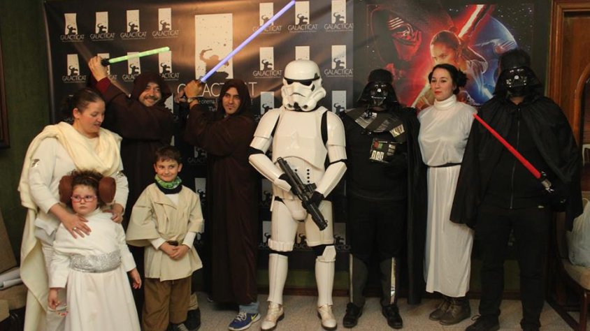 Alguns espectadors targarins es van disfressar dels personatges de la saga