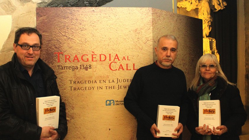 D’esquerra a dreta: Jaume Espinagosa, director del Museu Comarcal de l’Urgell; Josep Xavier Muntané, autor de l’estudi; i Tessa Calders, presidenta de l’Institut Privat d’Estudis Món Juïc