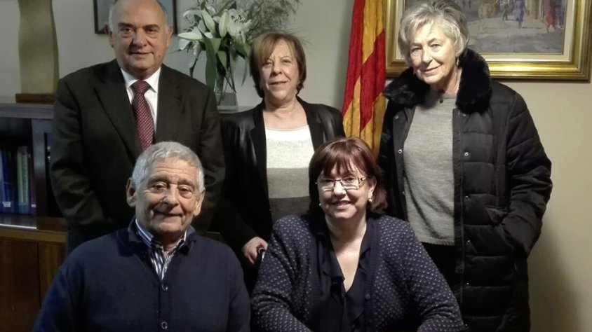 : L’alcaldessa Rosa Maria Perelló amb els síndics de Lleida (Josep Giné), Igualada (Rosa Sánchez), Vilafranca del Penedès (Glòria Valeri) i Vilanova i la Geltrú (Josep Ibars)