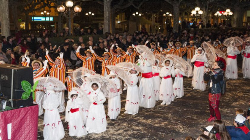 Una de les comparses que dissabte passat van participar a la rua de Carnaval targarina