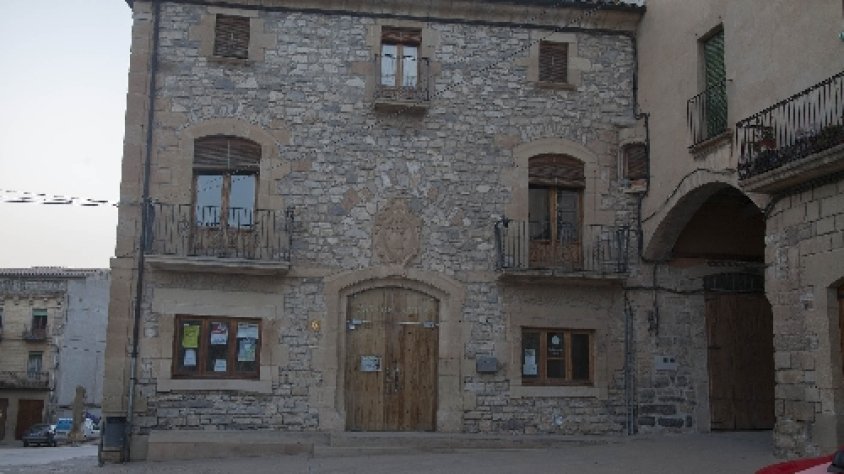 El consistori verduní estava tancat ahir després de l'assalt