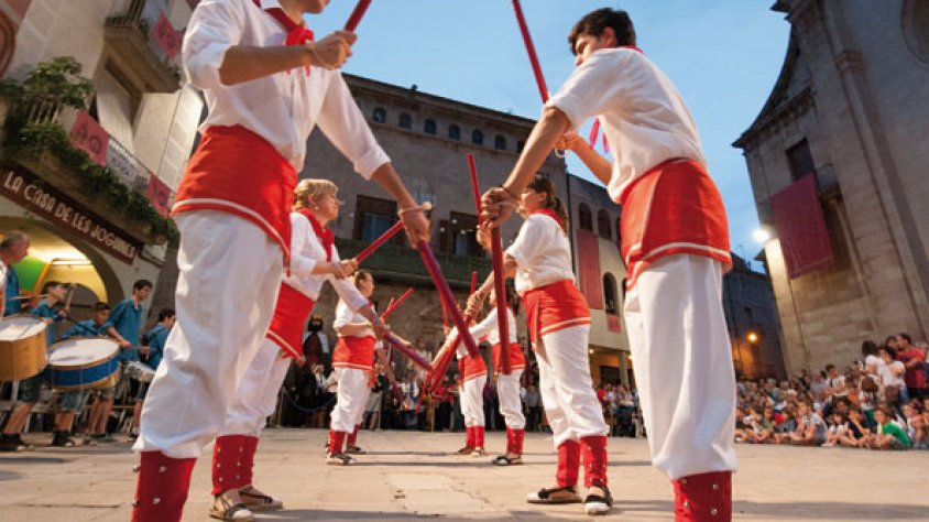 Bastoners ballant durant la Festa Major de Maig de Tàrrega