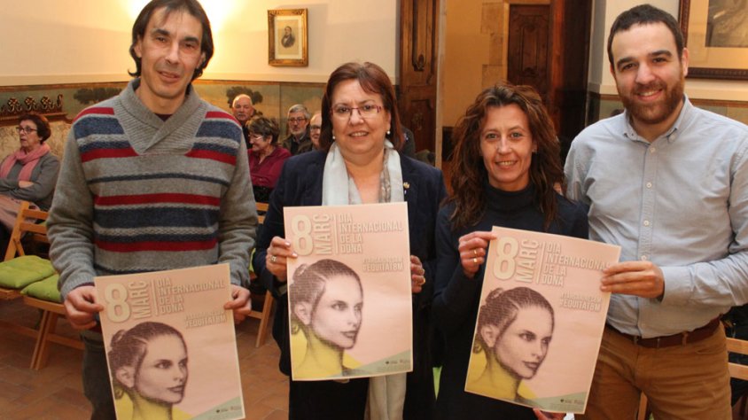 Presentació de les primeres biografies a càrrec de l’alcaldessa Rosa Maria Perelló; la regidora de Polítiques d’Igualtat, Núria Franquesa; el regidor de Cultura, Raül Palacios; i l’investigador que du a terme la recerca, Jordi Creus