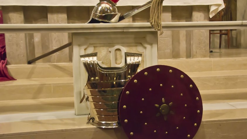 El casc, la llança, la cuirassa i l’escut