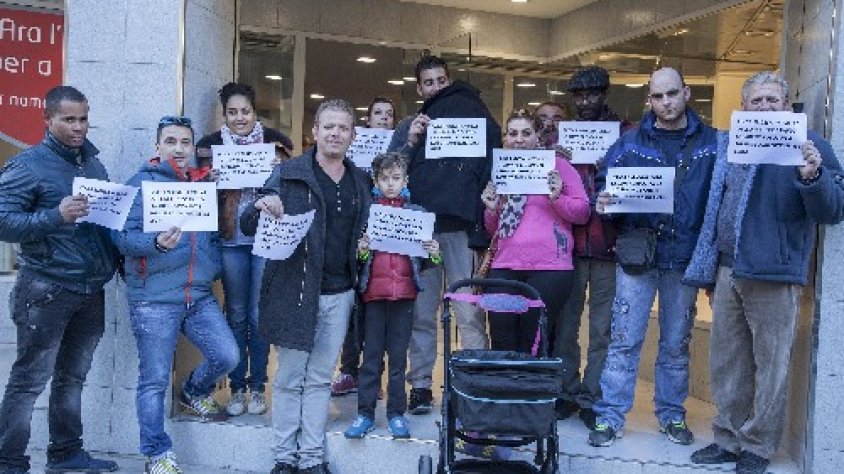 Els afectats pel tall es van mobilitzar davant de l'oficina d'Endesa