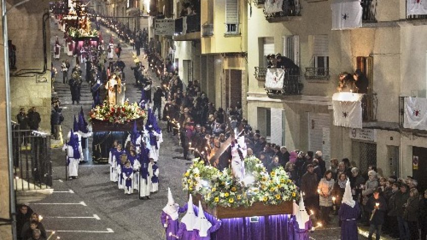 Vista general dels passos de la Magna Processó dels Dolors de Bellpuig