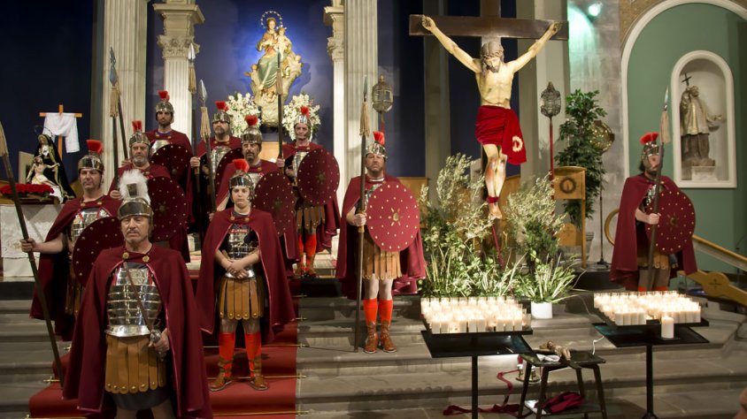 Els armats de Tàrrega acompanyant el Sant Crist de la Sang