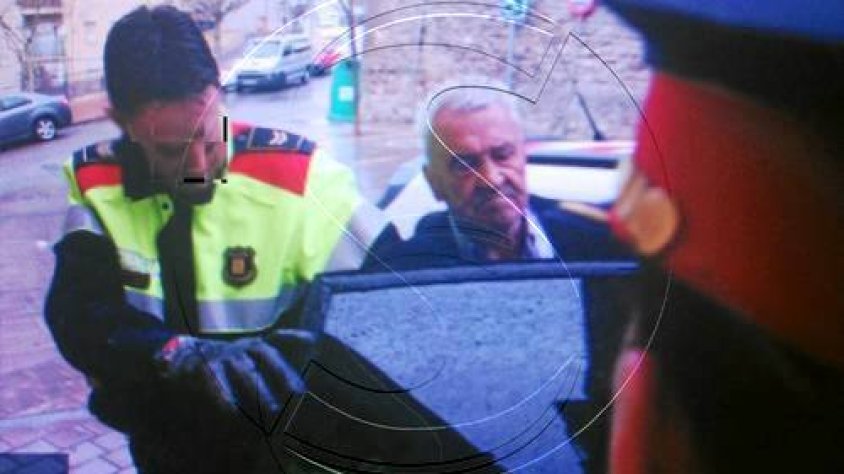 L'acusat en arribar als jutjats de Cervera acompanyat pels Mossos d'Esquadra